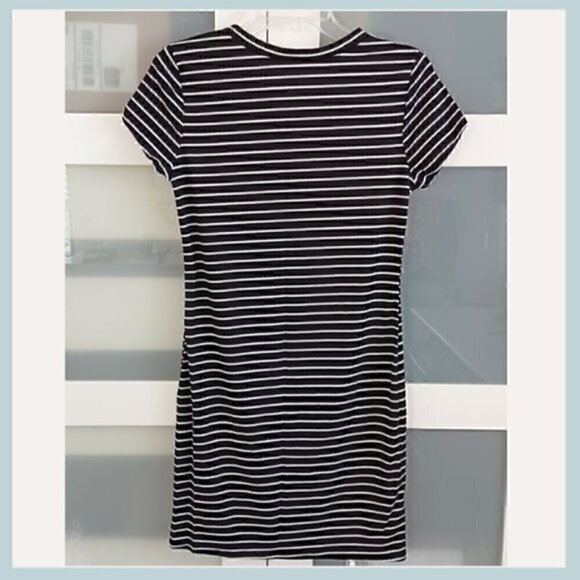 🐝 Super Cute Black & White Striped Dress with Bee Detail 🐝 - Picture 5 of 5